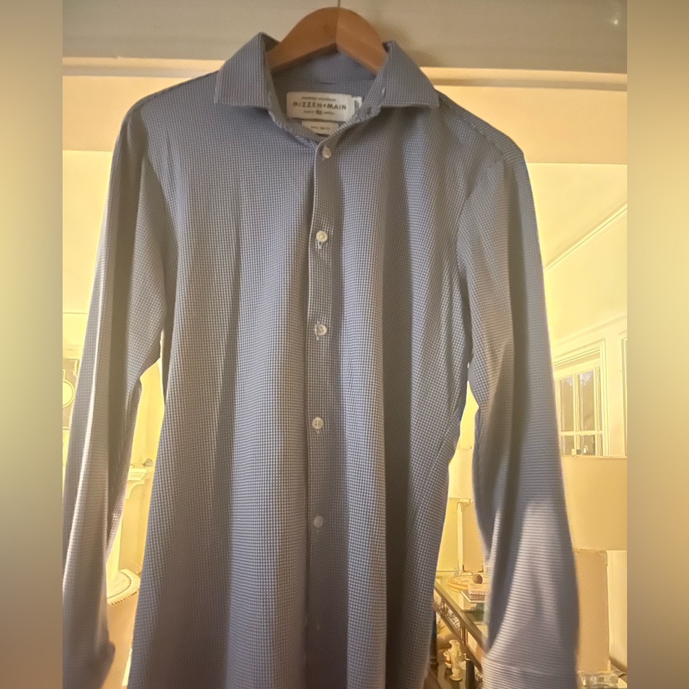 Miss and Main button down men’s shirt size S